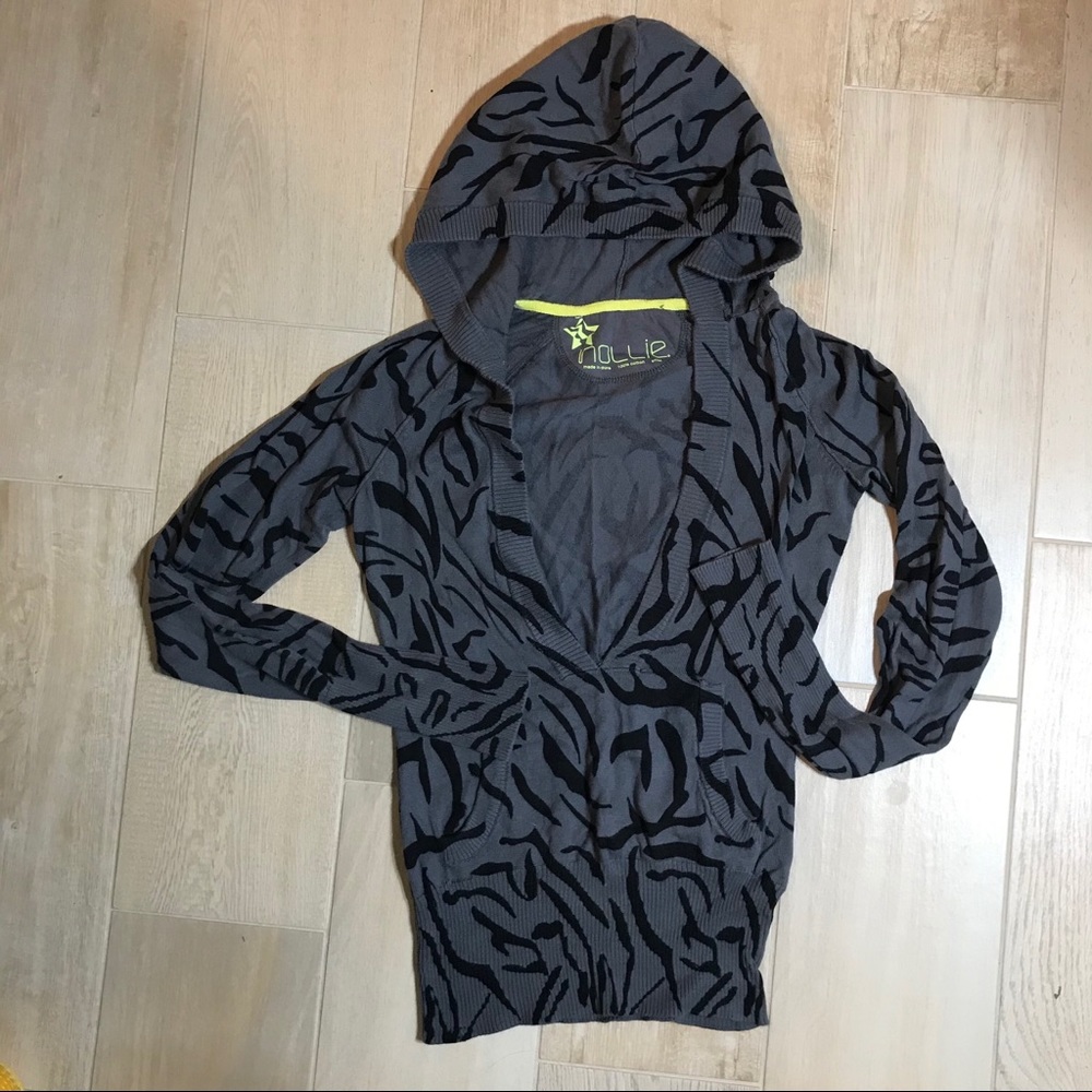 Grey / black tiger print hooded long sleeve - small